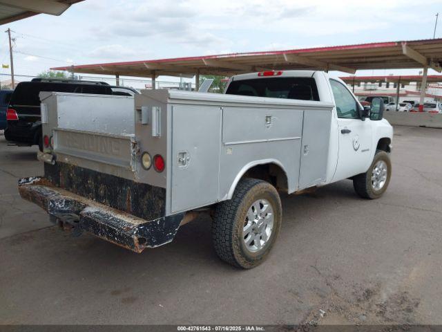 Chevrolet Silverado 2500 Work Truck Image 2