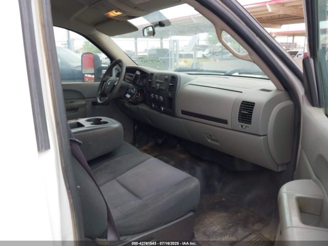 Chevrolet Silverado 2500 Work Truck Image 3