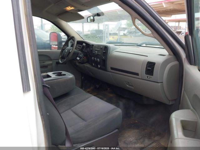 Chevrolet Silverado 2500 Work Truck Image 3