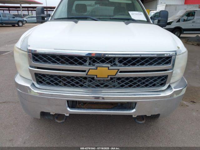 Chevrolet Silverado 2500 Work Truck Image 6