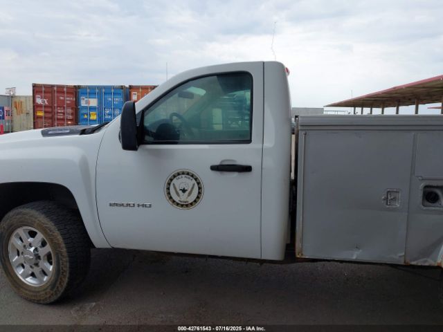 Chevrolet Silverado 2500 Work Truck Image 9