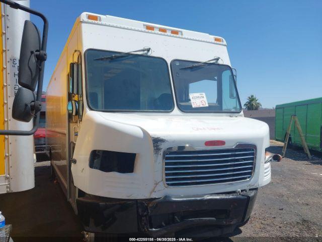  Salvage Freightliner Chassis