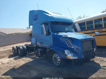  Salvage Volvo Vn