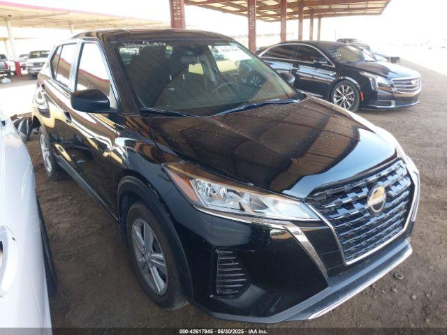  Salvage Nissan Kicks