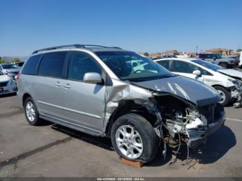  Salvage Toyota Sienna