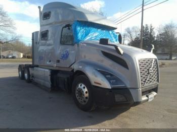  Salvage Volvo Vnl