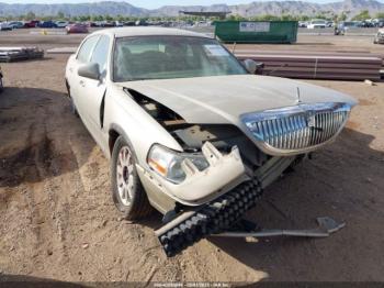  Salvage Lincoln Towncar