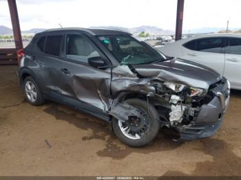  Salvage Nissan Kicks