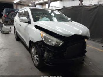 Salvage Hyundai TUCSON