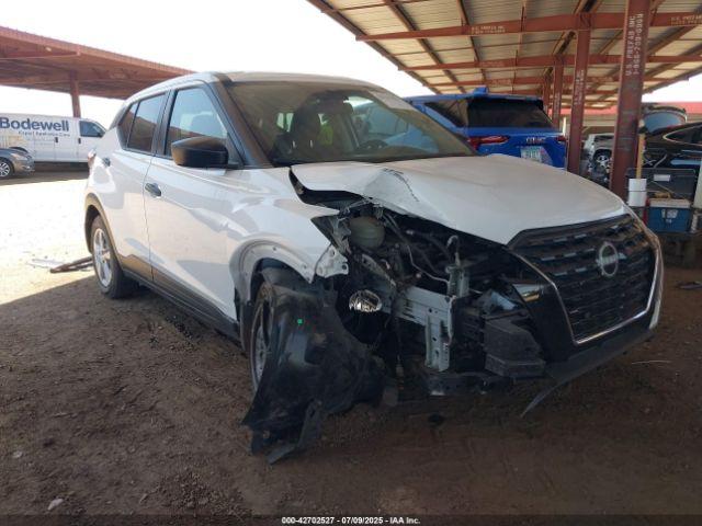  Salvage Nissan Kicks