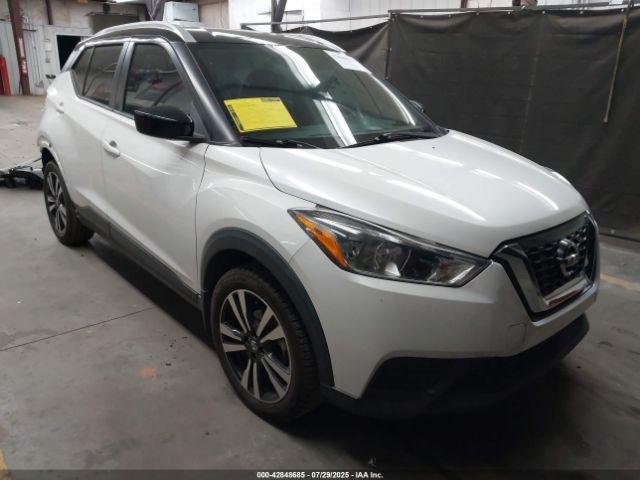  Salvage Nissan Kicks