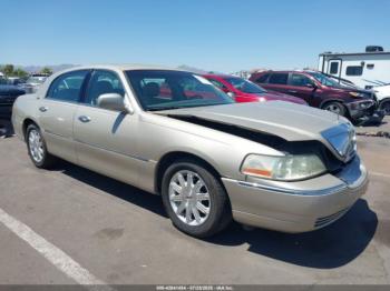  Salvage Lincoln Towncar