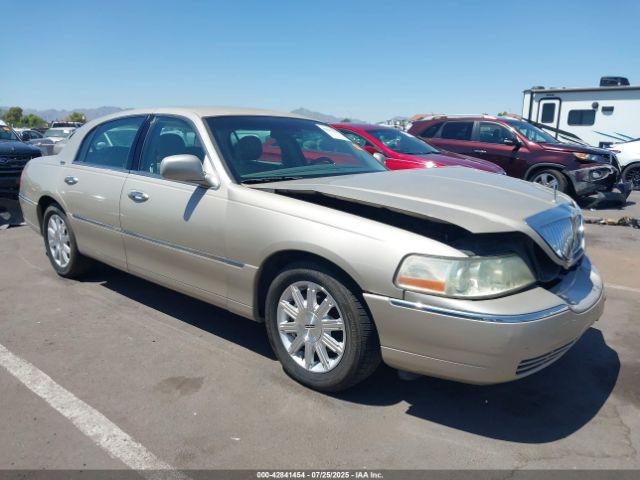  Salvage Lincoln Towncar