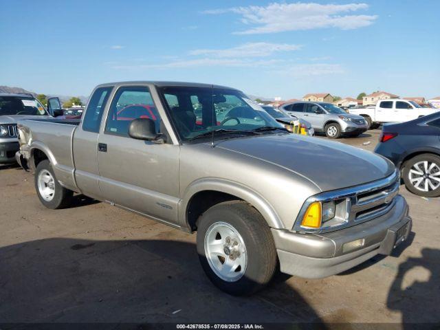  Salvage Chevrolet S-10
