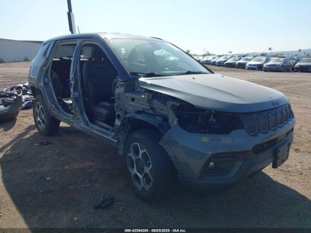  Salvage Jeep Compass