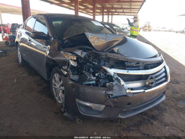  Salvage Nissan Altima
