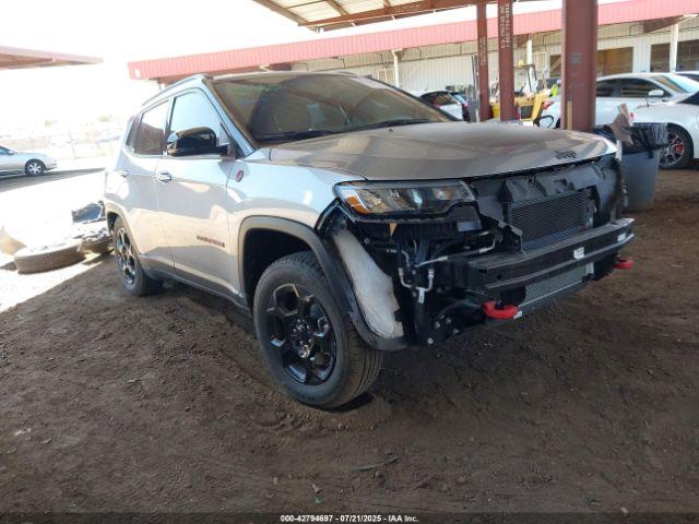  Salvage Jeep Compass