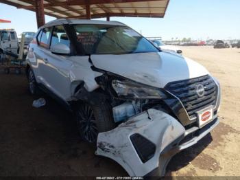  Salvage Nissan Kicks