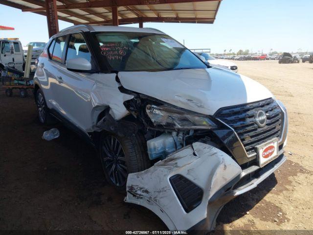  Salvage Nissan Kicks