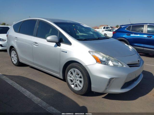  Salvage Toyota Prius v