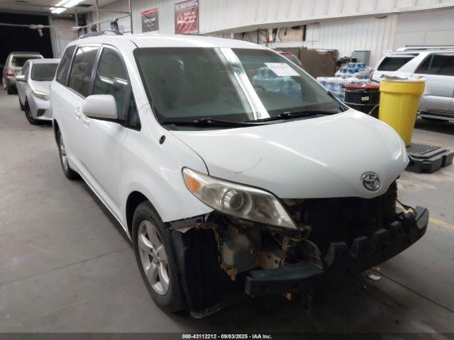  Salvage Toyota Sienna