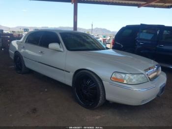  Salvage Lincoln Towncar