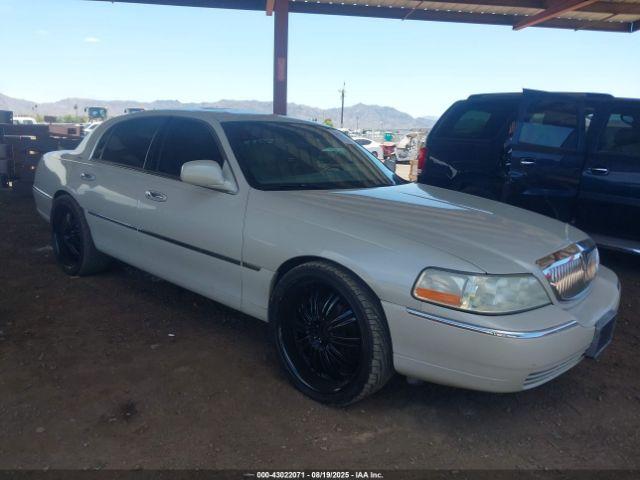  Salvage Lincoln Towncar