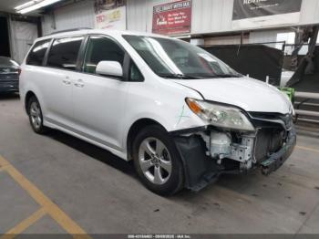  Salvage Toyota Sienna