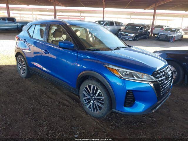  Salvage Nissan Kicks