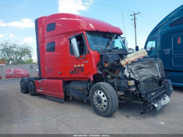 Salvage Volvo Vnl