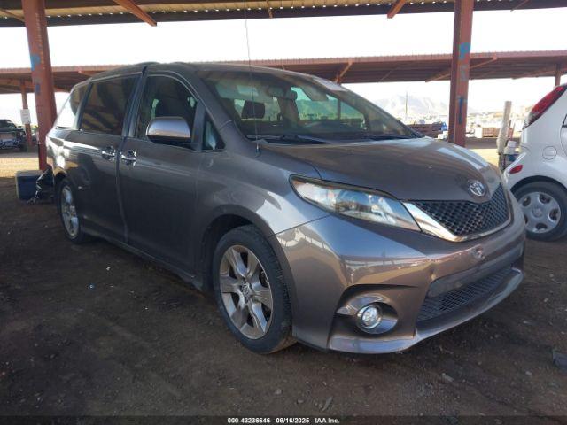  Salvage Toyota Sienna