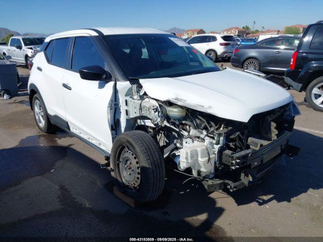  Salvage Nissan Kicks