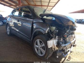  Salvage Nissan Kicks