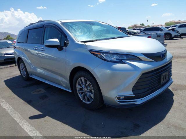  Salvage Toyota Sienna