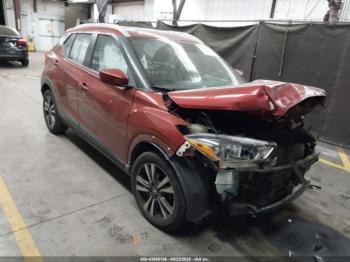  Salvage Nissan Kicks