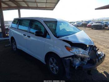  Salvage Toyota Sienna