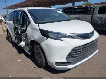  Salvage Toyota Sienna