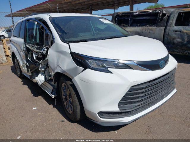  Salvage Toyota Sienna