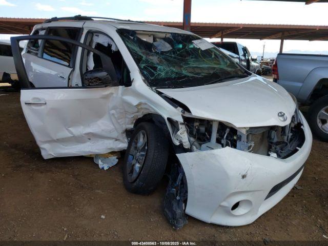  Salvage Toyota Sienna