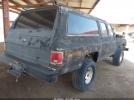 Chevrolet Suburban V1500 Image 9