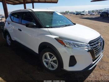  Salvage Nissan Kicks