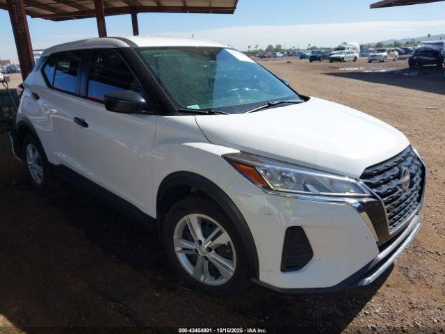  Salvage Nissan Kicks