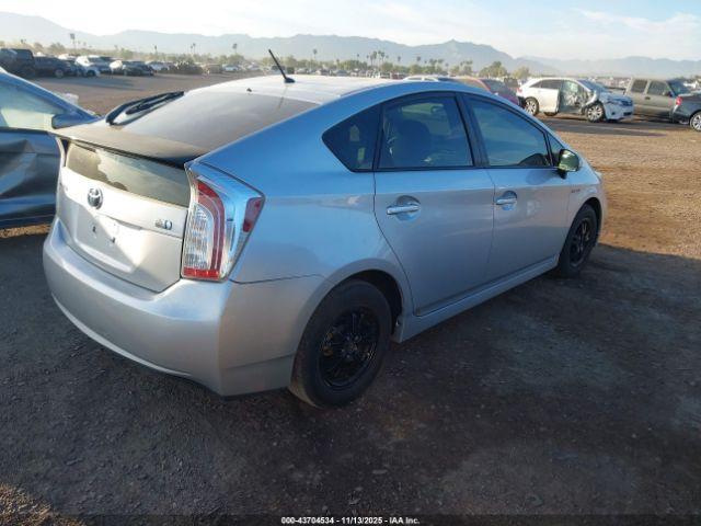 Toyota Prius Two Image 16