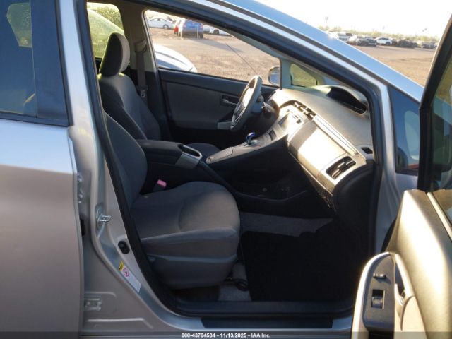 Toyota Prius Two Image 11