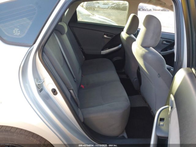 Toyota Prius Two Image 13