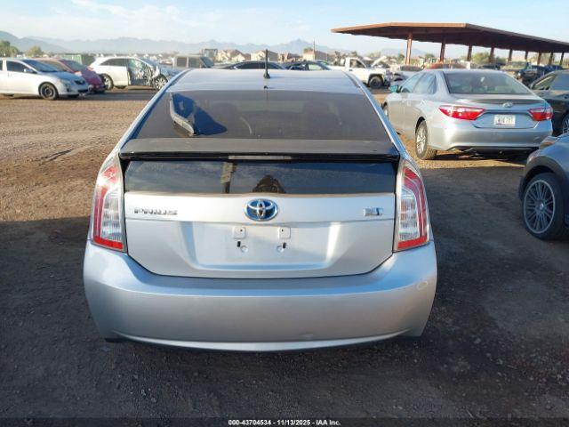 Toyota Prius Two Image 7