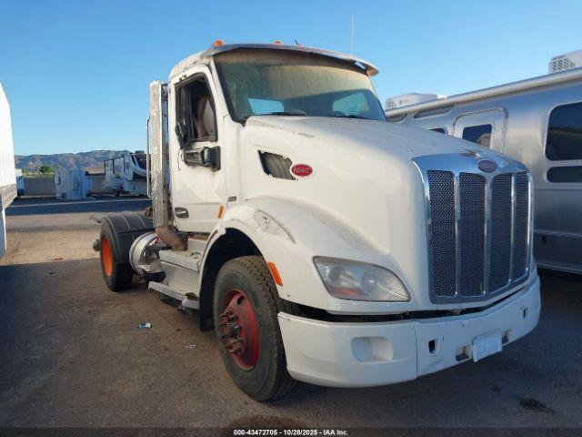  Salvage Peterbilt 579
