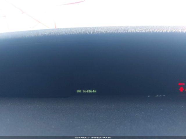 Toyota Prius Two Image 16