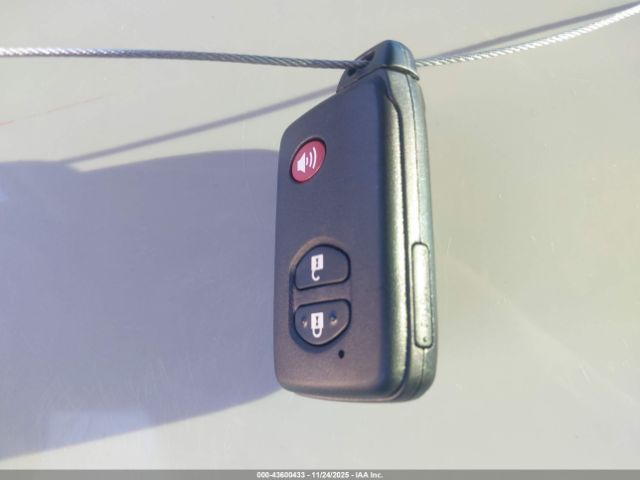 Toyota Prius Two Image 6