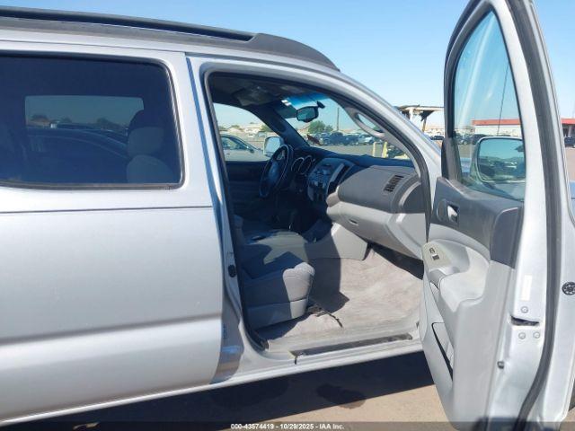 Toyota Tacoma Prerunner V6 Image 16